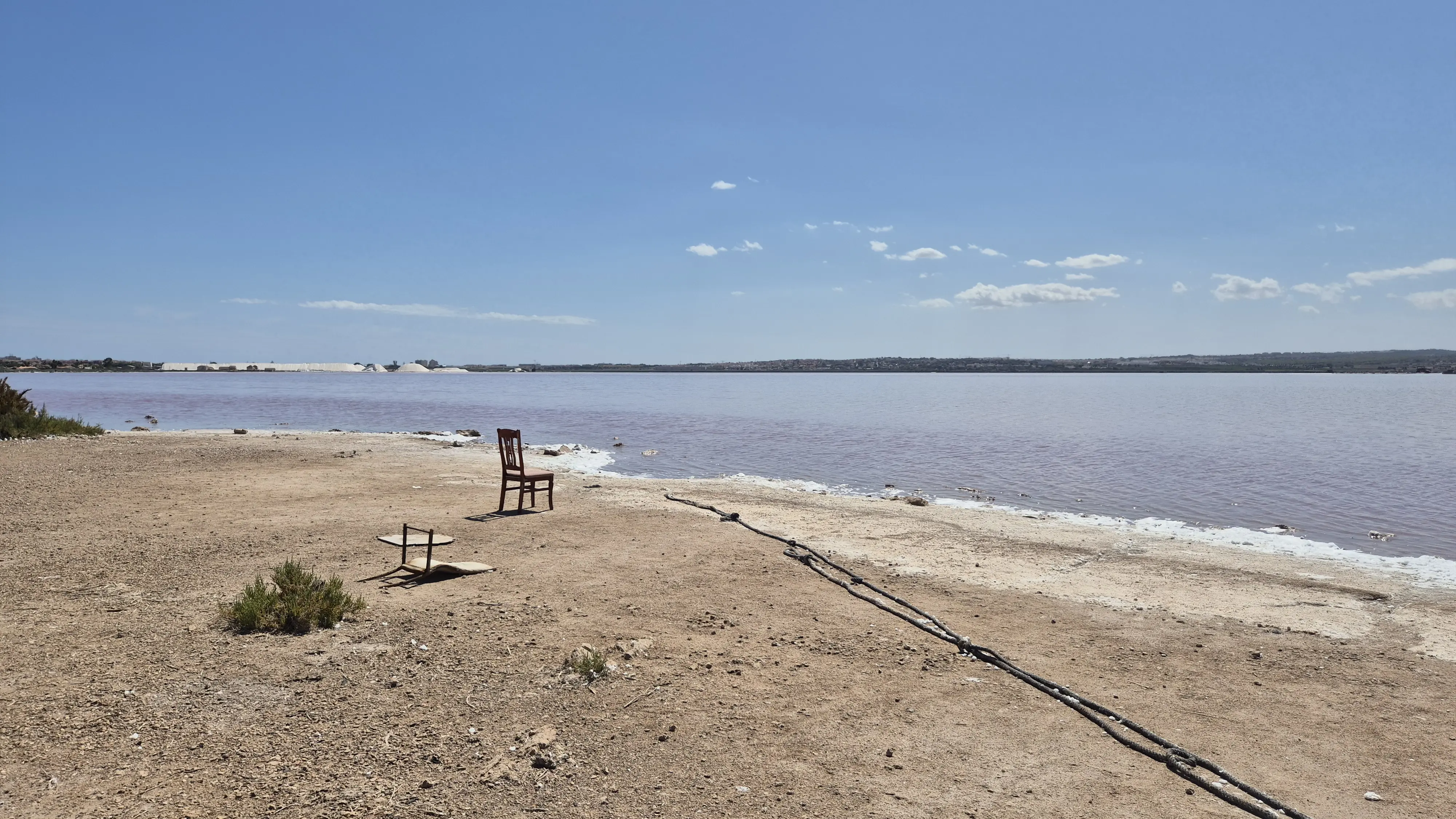 孤獨的椅子：倘有盐巴水誘我